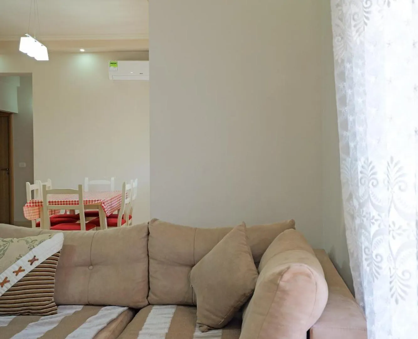 Dana Hotel Apartments Sarandë 0*,