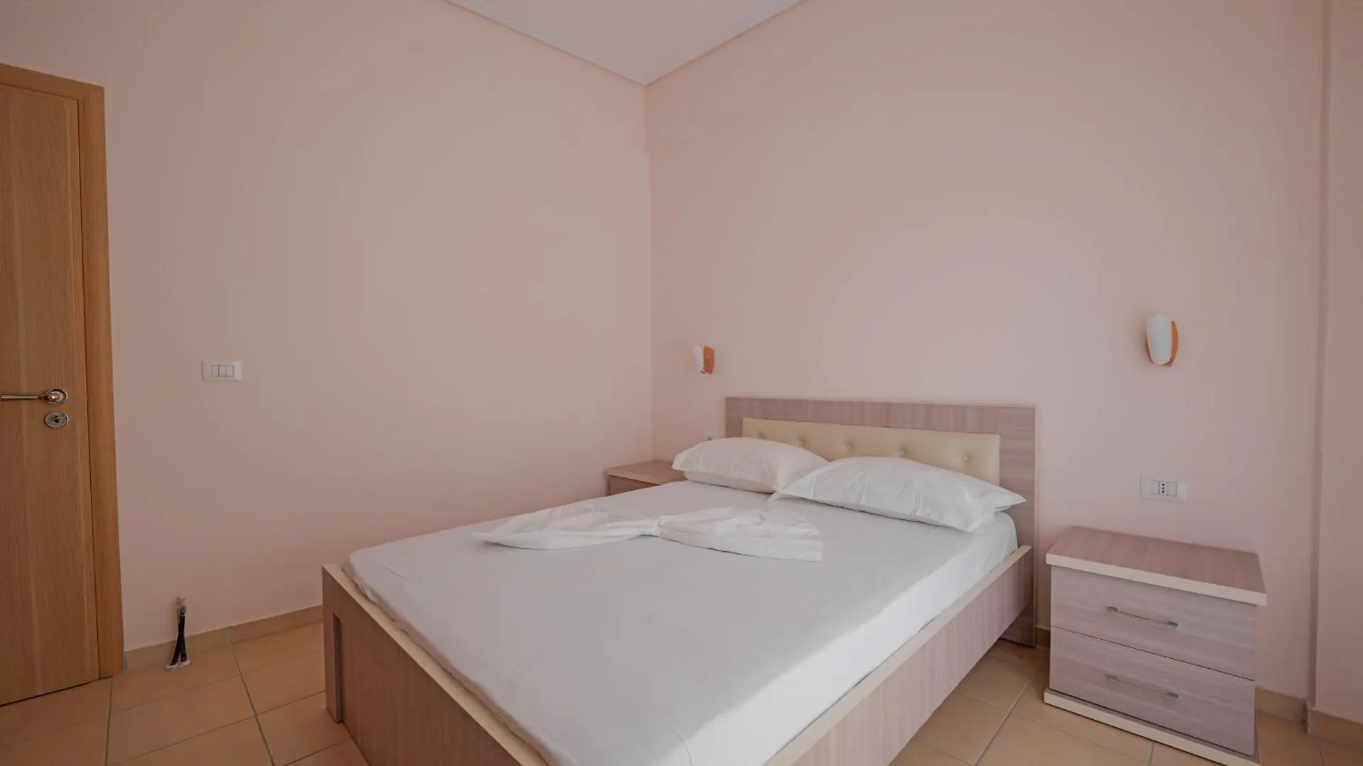 Dana Hotel Apartments Sarandë 0*,